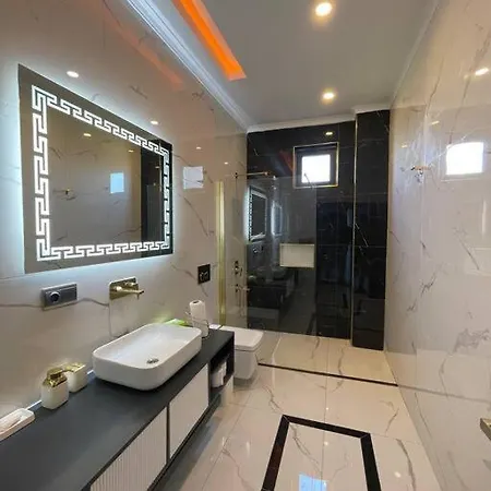 Luxury Triplex Villa